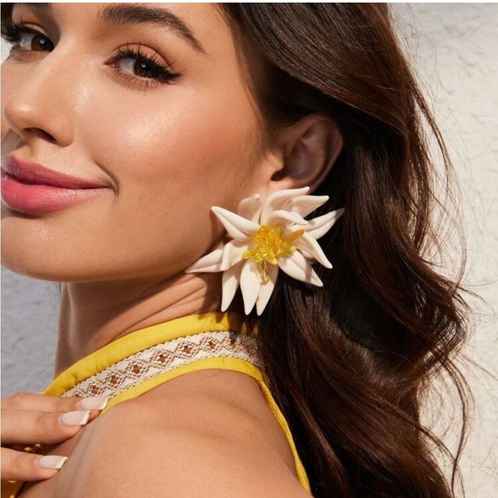 Daisy Flower Statement Earrings